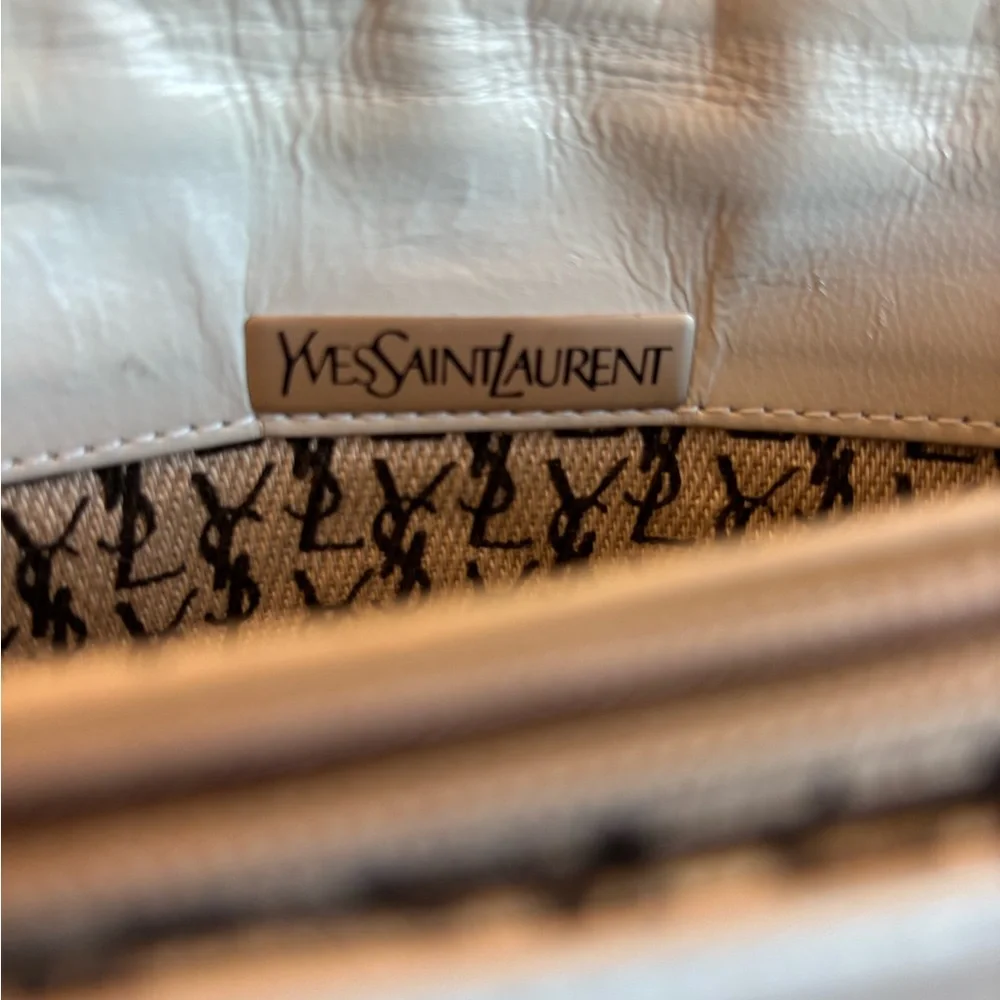 YSL Yves Saint Laurent Vintage
Clutch Off White Leather - Picture 5 of 9